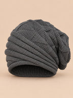 Berretto slouchy da donna ampio e caldo da sci, colore grigio, vista frontale nella foto del prodotto