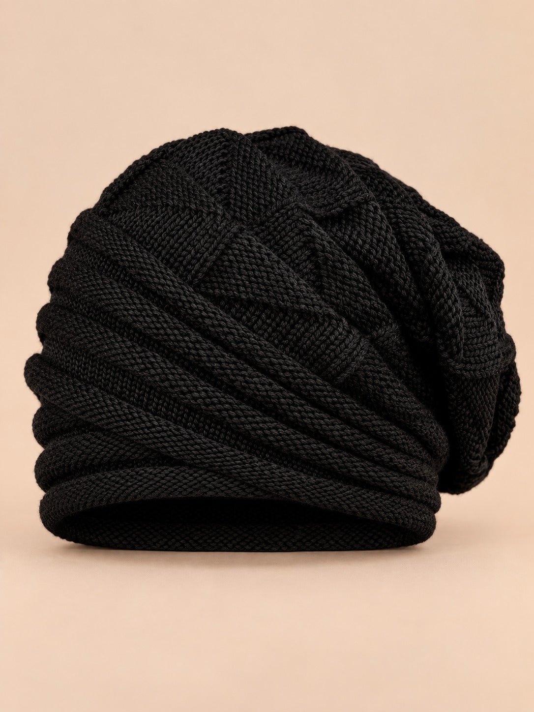Berretto slouchy da donna ampio e caldo da sci, colore nero, vista frontale nella foto del prodotto