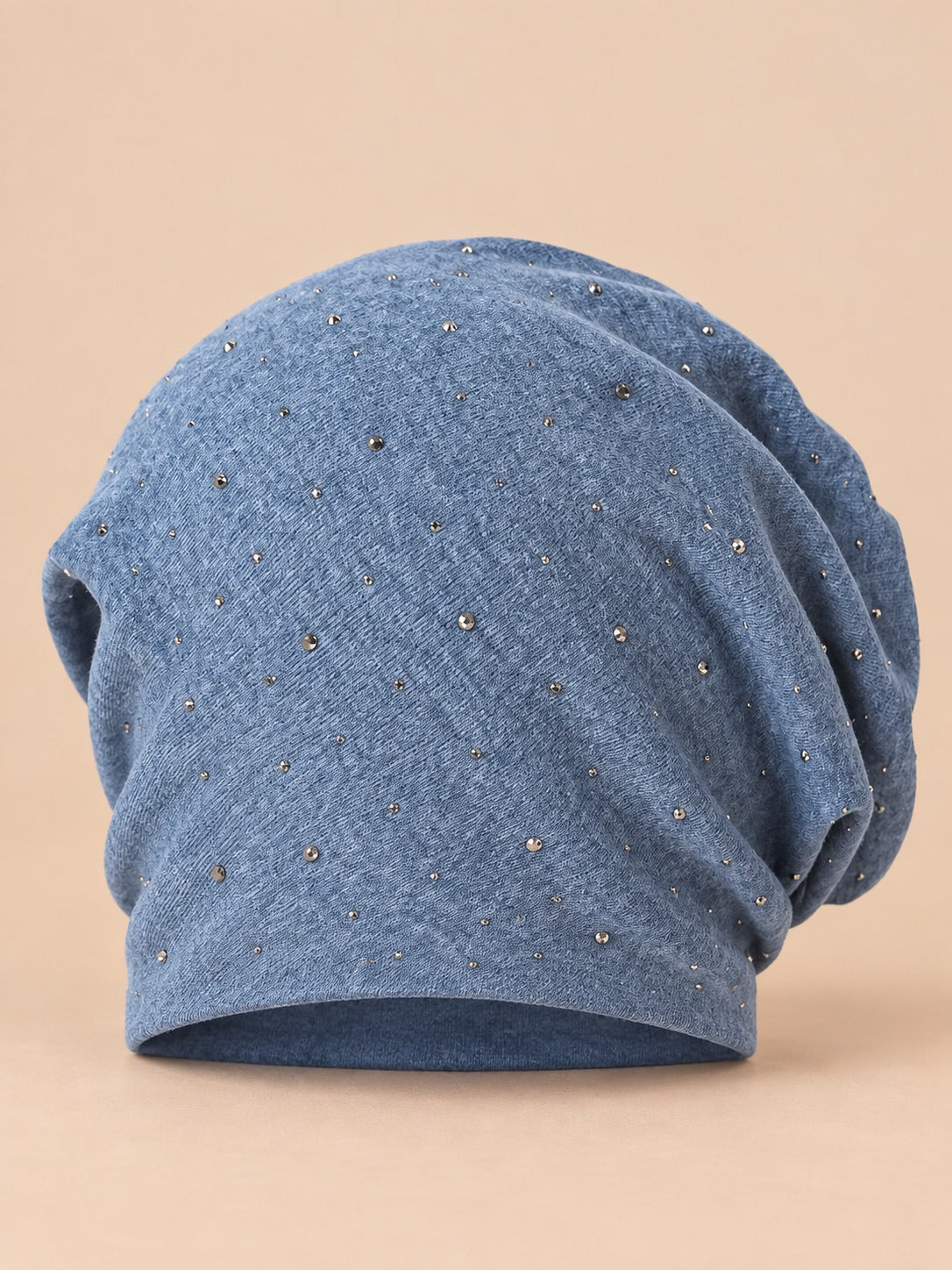 Berretto slouchy da donna in cotone lavorato a maglia con strass, colore blu denim, vista frontale