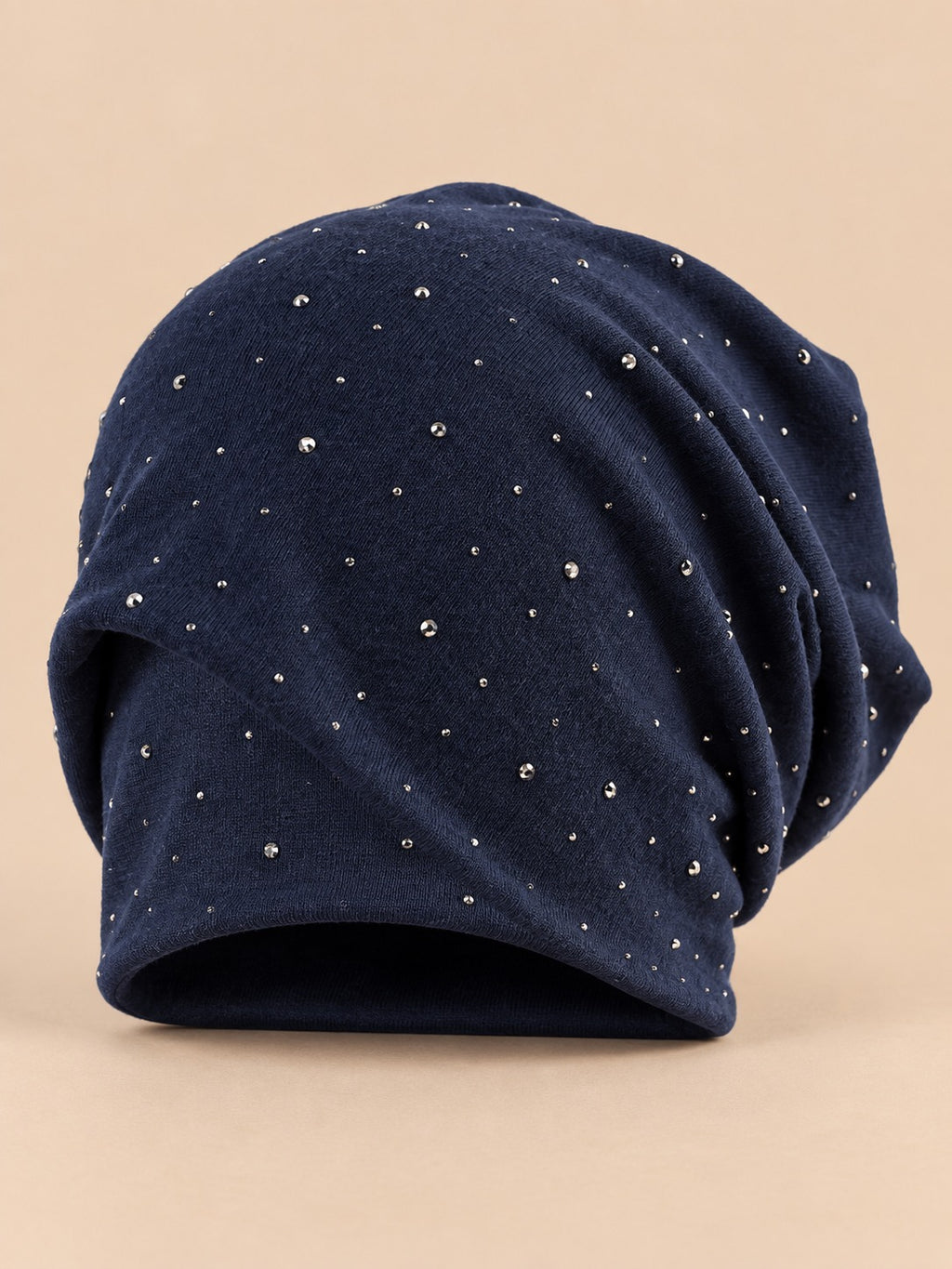 Berretto slouchy da donna in cotone lavorato a maglia con strass, colore blu navy, vista frontale
