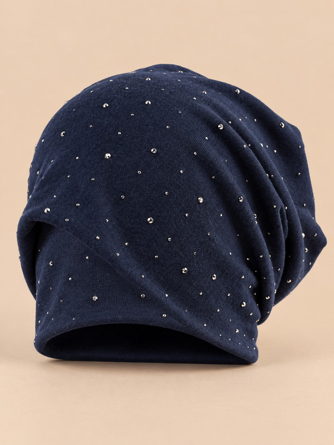 Berretto slouchy da donna in cotone lavorato a maglia con strass, colore blu navy, vista frontale
