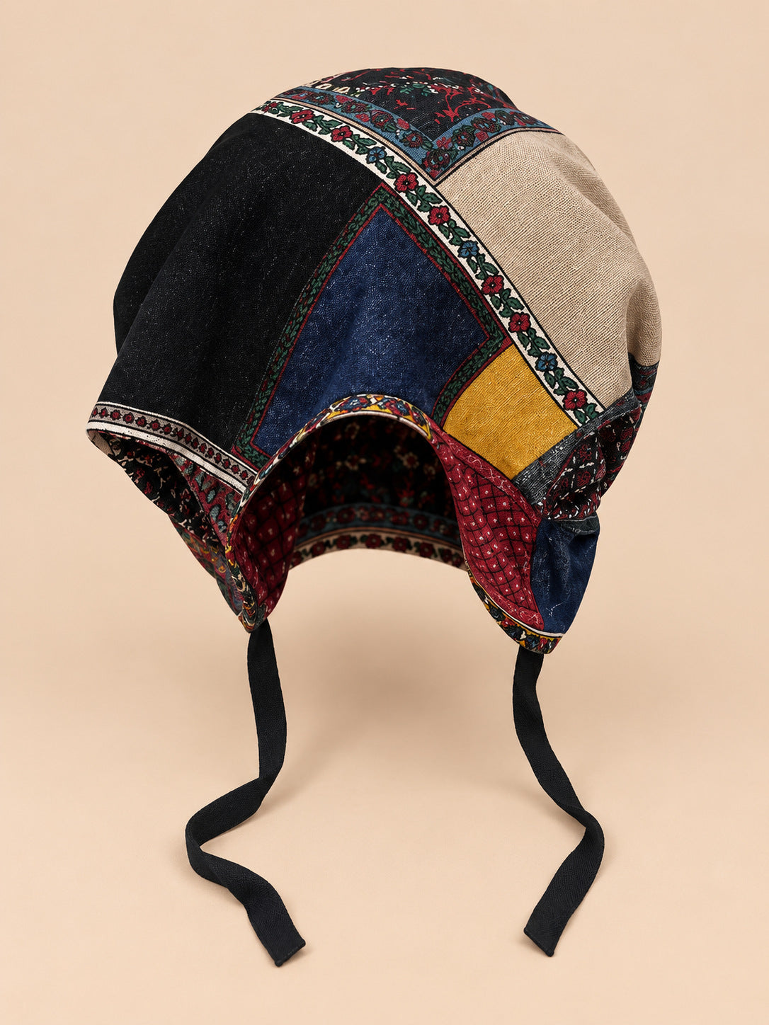 Turbante da donna bicolore con nodo a fiore, modello 1, vista frontale nella foto del prodotto