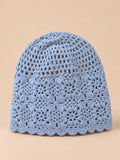 Turbante da donna a rete a coste – 6 colori, colore blu, vista frontale, su sfondo color sabbia e pesca