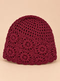Turbante da donna a rete a coste – 6 colori, colore bordeaux, vista frontale, su sfondo color sabbia e pesca