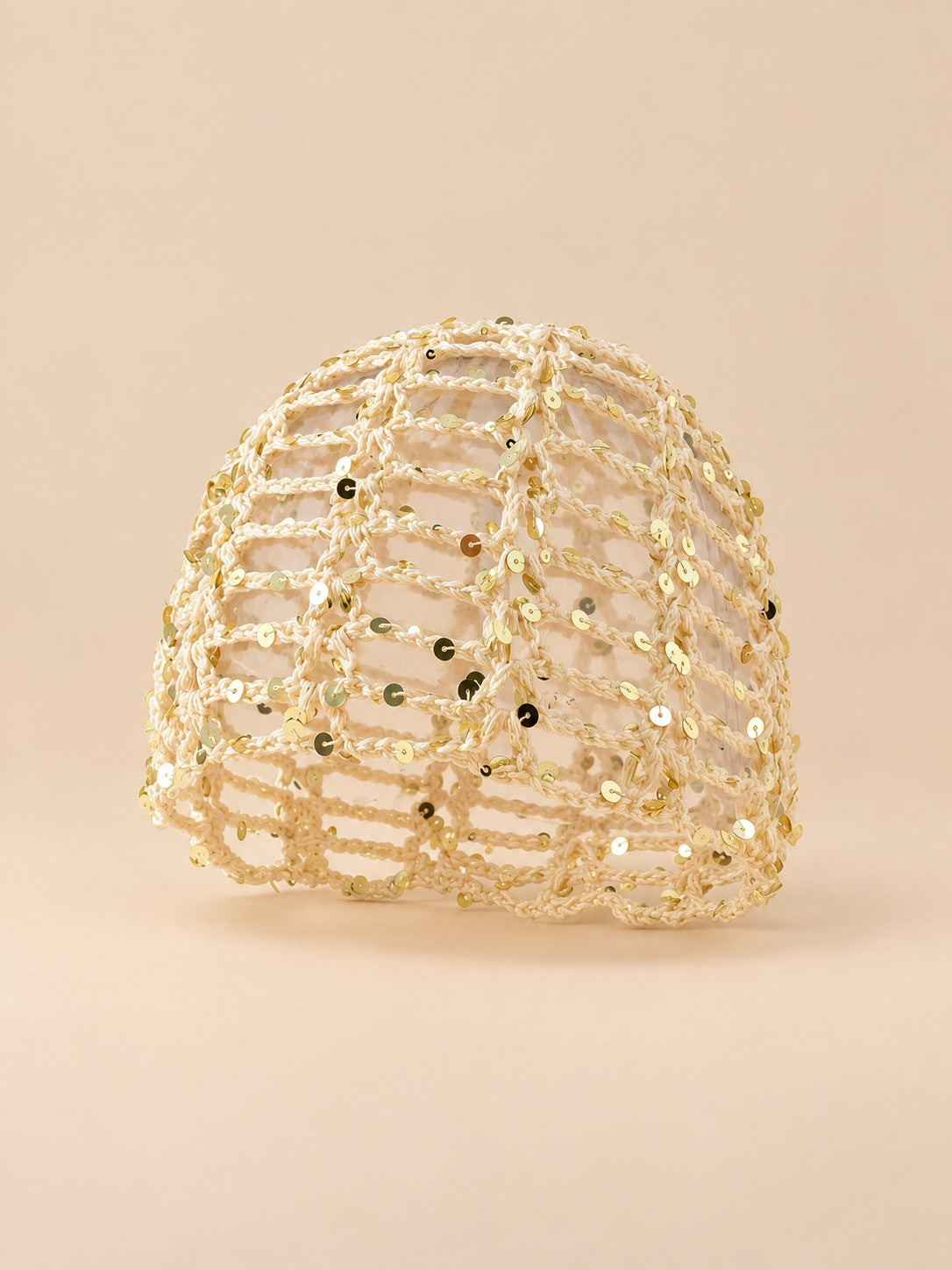 Cappello vintage traforato con paillettes da viaggio, colore beige, vista frontale