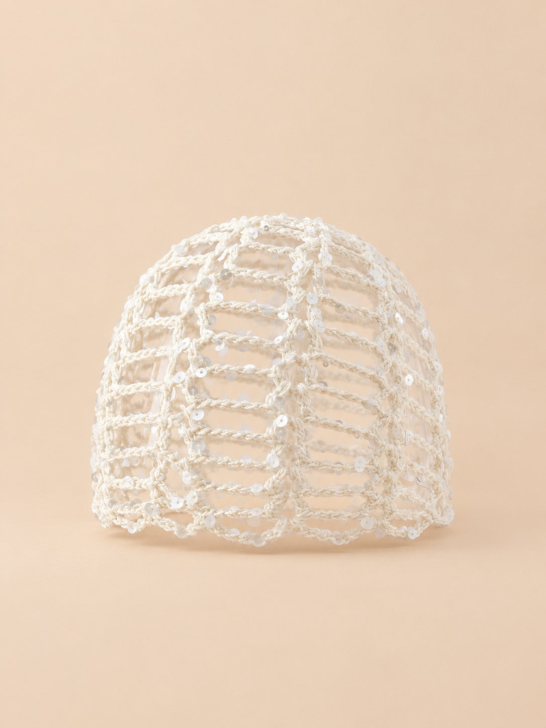 Cappello vintage traforato con paillettes da viaggio, colore bianco, vista frontale